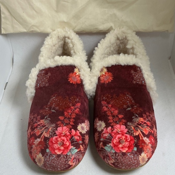 Johnny Was Sweet Bouquet Floral Cozy Shearling Loafer Slippers Burgundy Size 7 - Picture 4 of 13